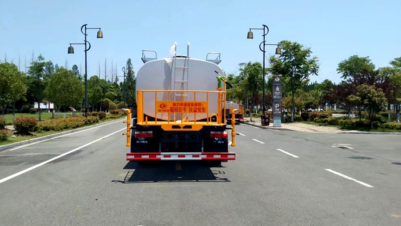 程力灑水車廠家