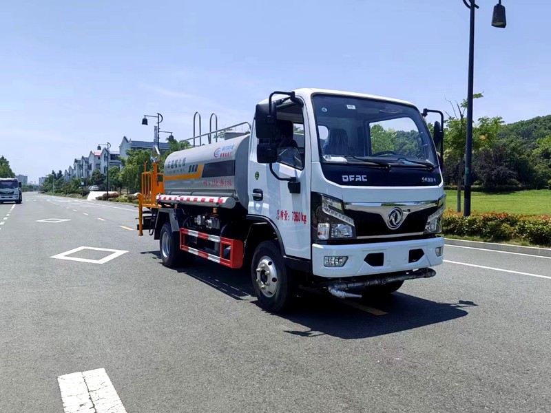 東風5方灑水車