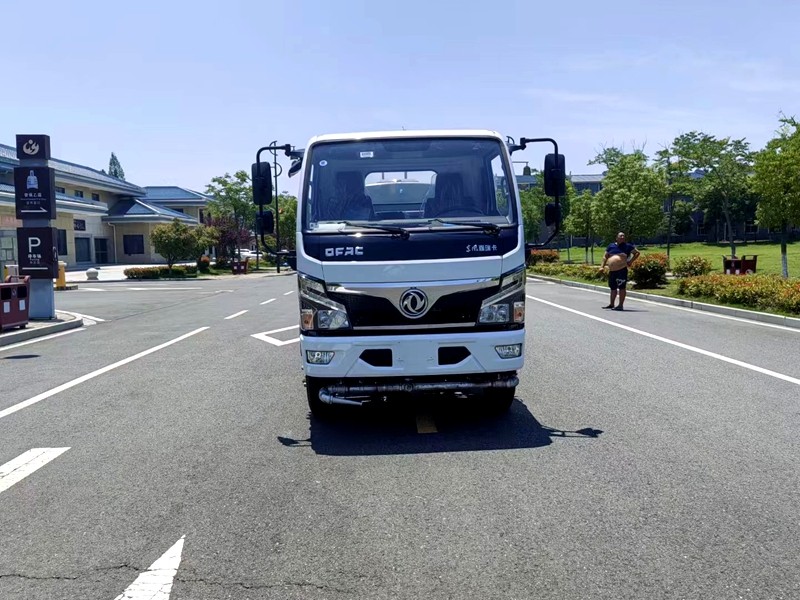 東風5方灑水車