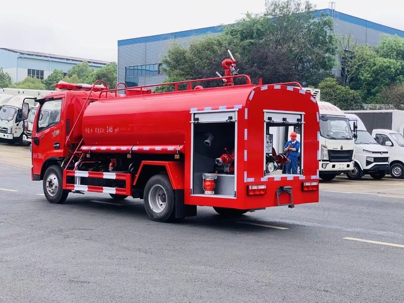 東風5噸消防灑水車