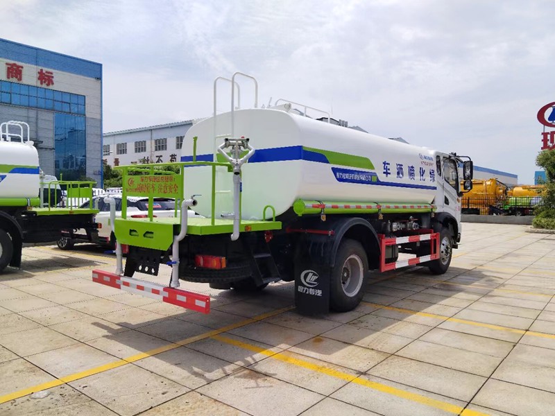 東風13方灑水車